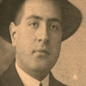 Mário de Sá Carneiro, constantemente poeta acede ao sono. A alma quer dormir para que se erga a lua no seu céu.