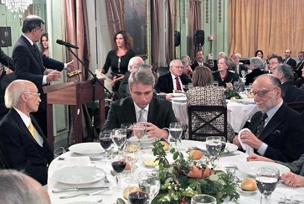 “UM DEMÓNIO CRÍTICO E IRÓNICO”.