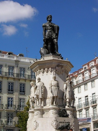 ATORES, ENCENADORES (LXXVII)