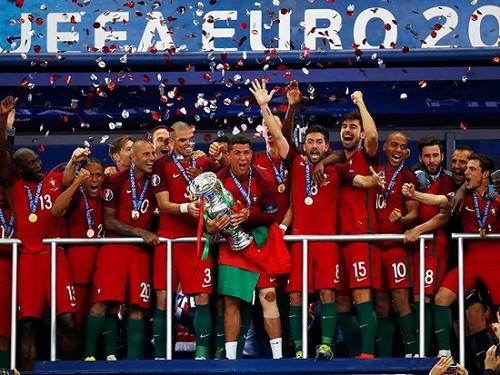 GLOBALIZAÇÃO E NACIONALISMO NO FUTEBOL