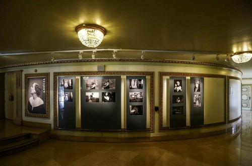 NO TEATRO DE D. MARIA, A EXPOSIÇÃO SOBRE AMÉLIA REY COLAÇO