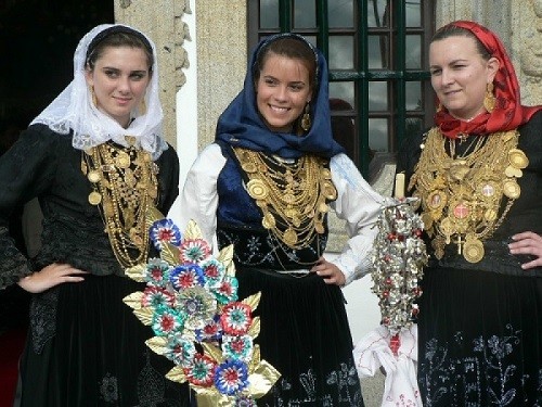 AS FESTAS DA SENHORA DA AGONIA…