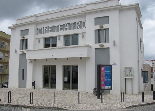 UMA REDE NACIONAL DE TEATROS E CINETEATROS