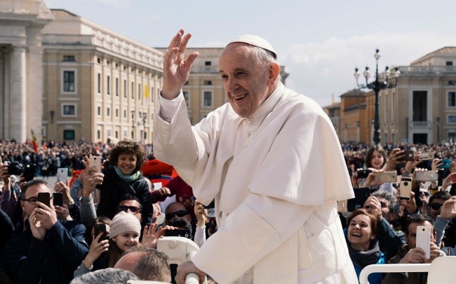 O PAPA FRANCISCO CONFESSA-SE. 2