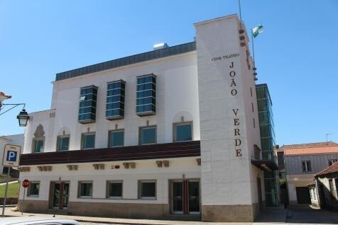 DOIS TEATROS EM MONÇÃO