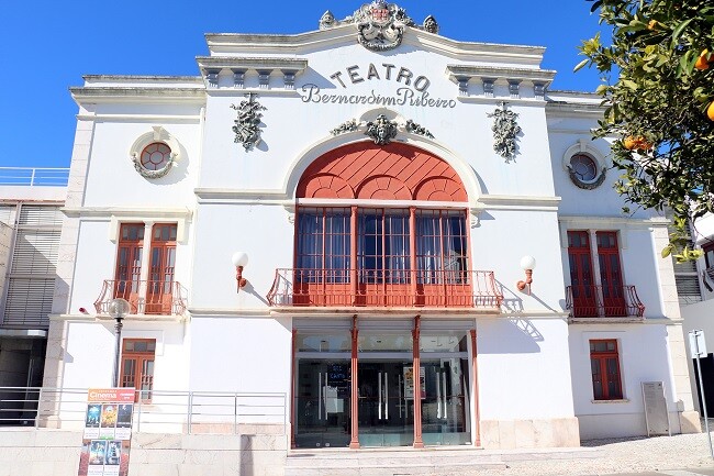 OUTRA EVOCAÇÃO: O ESPETÁCULO DOS 100 ANOS DO TEATRO BERNARDIM RIBEIRO DE ESTREMOZ
