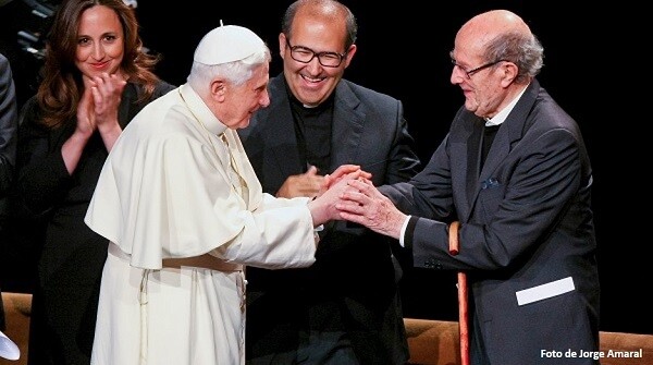 BENTO XVI: O PAPA QUE ABDICOU