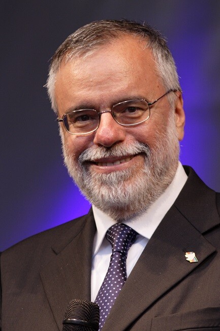 É necessária a Diplomacia da Paz