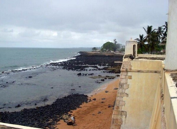 CRÓNICAS COM MEMÓRIAS DE SÃO TOMÉ