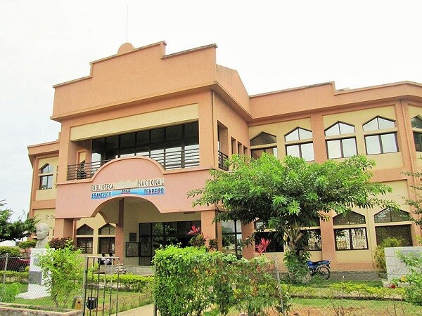 CRÓNICAS COM MEMÓRIAS DE SÃO TOMÉ