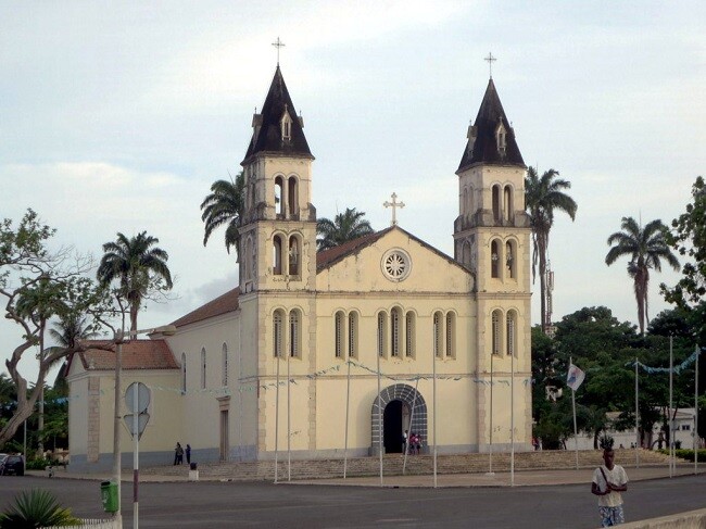 CRÓNICAS COM MEMÓRIAS DE SÃO TOMÉ