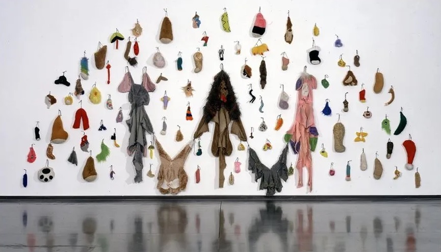 “Remains II (Family II)” de Annette Messager