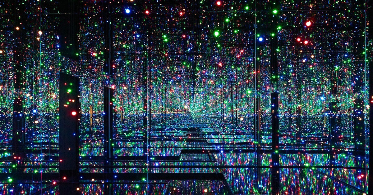 “Mirror rooms” e o infinito cósmico